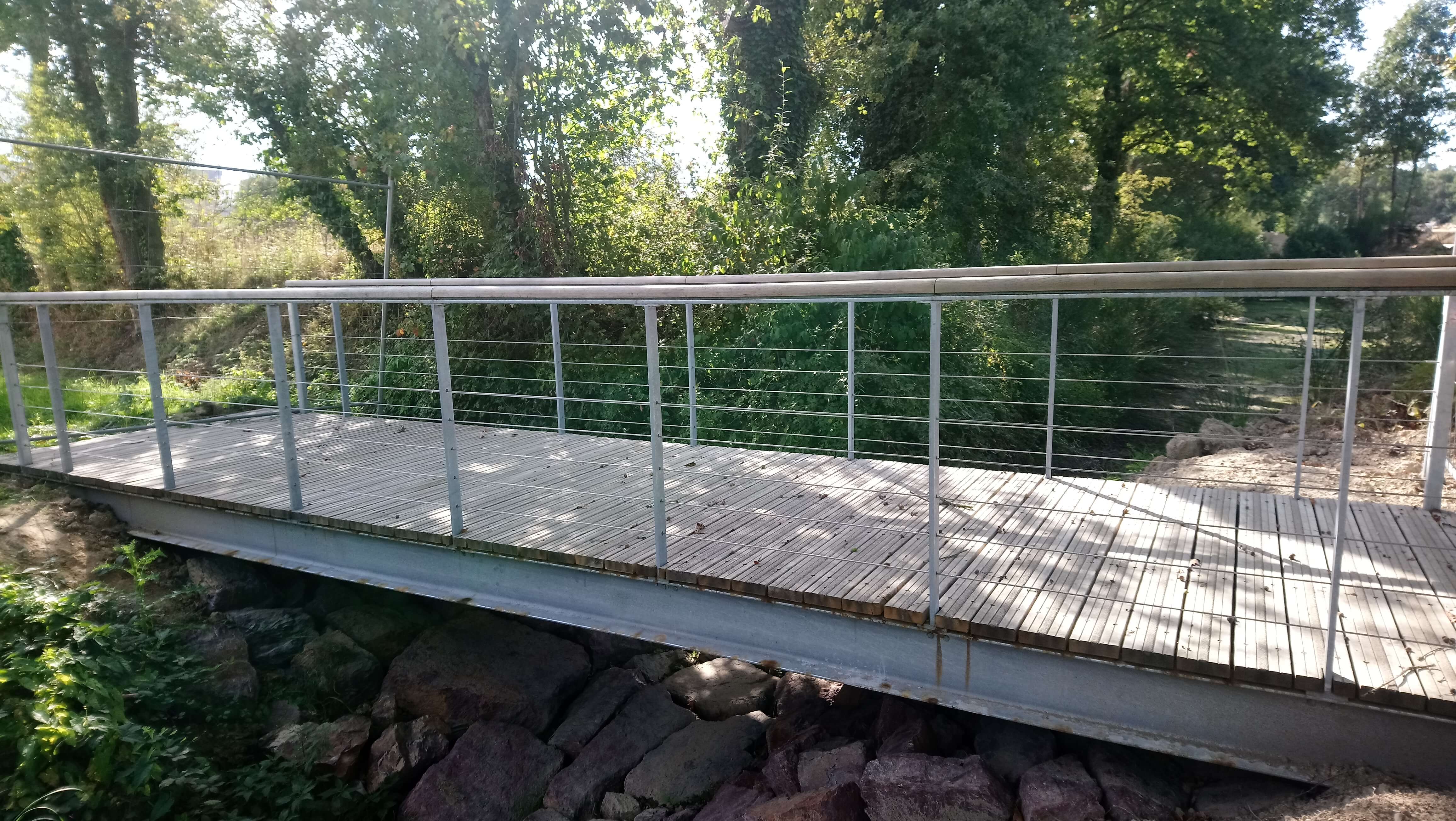 Passerelles mixtes bois/métal Bemwood Fabrication sur mesure d’ouvrages extérieur en bois et